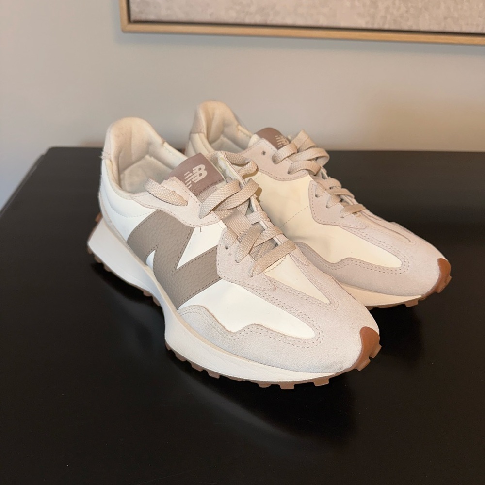 New Balance 327 Moonbeam with Driftwood
